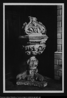 Łomża, katedra p.w. św. Michała Archanioła. drewniana chrzcielnica