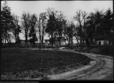 Ciechanowiec, brama pałacowa