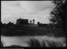 Tykocin, widok na kości&oacute;ł od strony Narwi