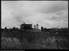 Tykocin, widok na kości&oacute;ł od strony Narwi