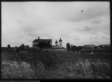 Tykocin, widok na kościół od strony Narwi