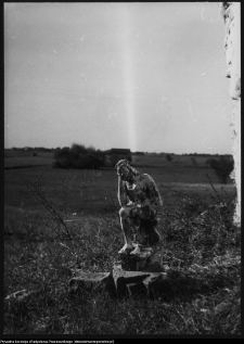 Pomiany, rzeźba Chrystusa Frasobliwego