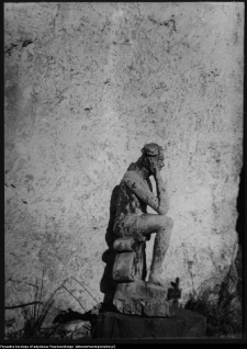 Pomiany, rzeźba Chrystusa Frasobliwego