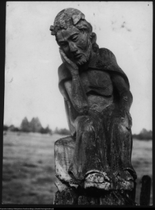 Pomiany, rzeźba Chrystusa Frasobliwego