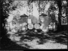 Jaminy, brama kościoła