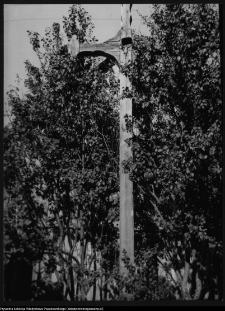 Jaminy, krzyż przy kapliczce z 1835 r.