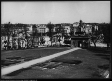 Białystok, Brama Wielka pałacu Branickich i fragment hotelu Ritz