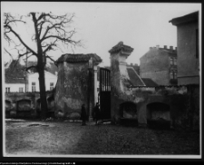 Białystok, ogrodzenie kościoła p.w. Wniebowzięcia Najświętszej Maryi Panny