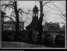 Białystok, ogrodzenie kościoła p.w. Wniebowzięcia Najświętszej Maryi Panny